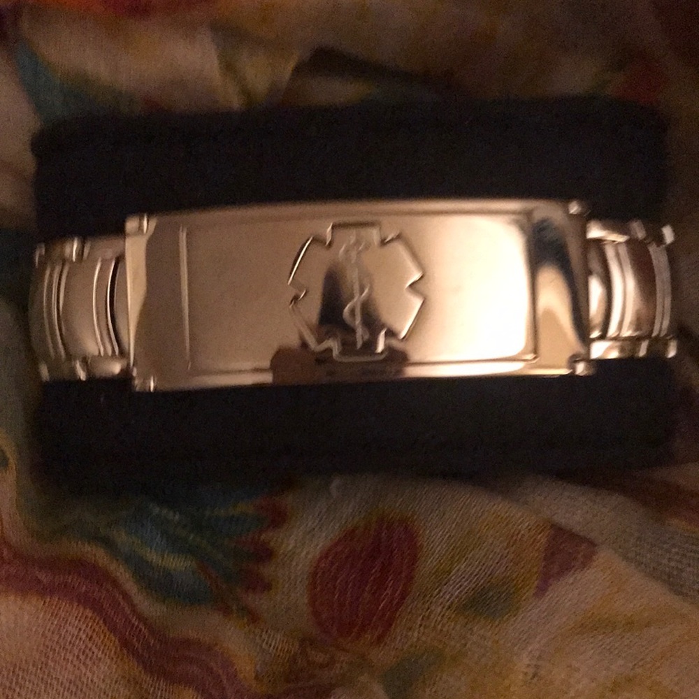 Medical allergy bracelet